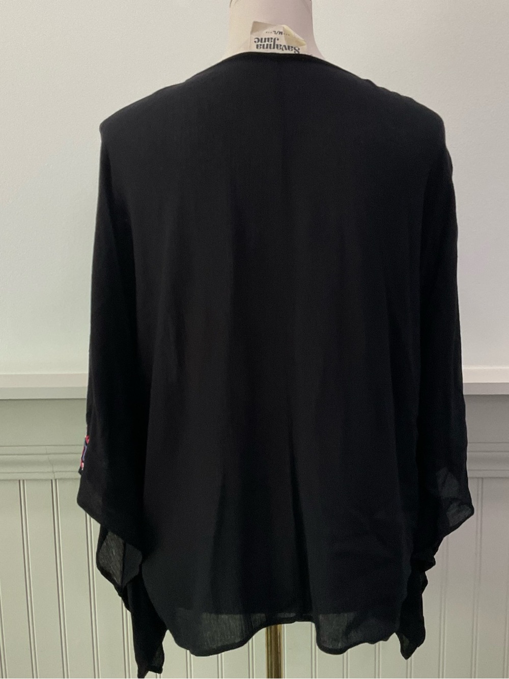 Savanna Jane Embroidered Boho Blouse M/L Black Floral Batwing Sleeve Rayon Top - Picture 3 of 4